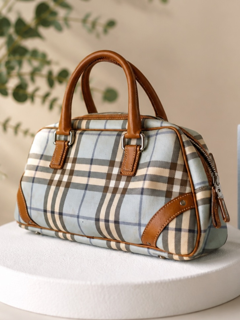 🛑❌SALE 🛑PRICE DROP 🛑AUTHENTIC BURBERRY CHECK PVC SHOULDER /HANDBAG.